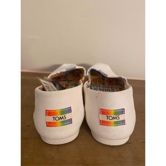 TOMS 7 NWT rainbow pride LGBTQ Alpargata Pride Slip-On White Rainbow shoes - Picture 4 of 6